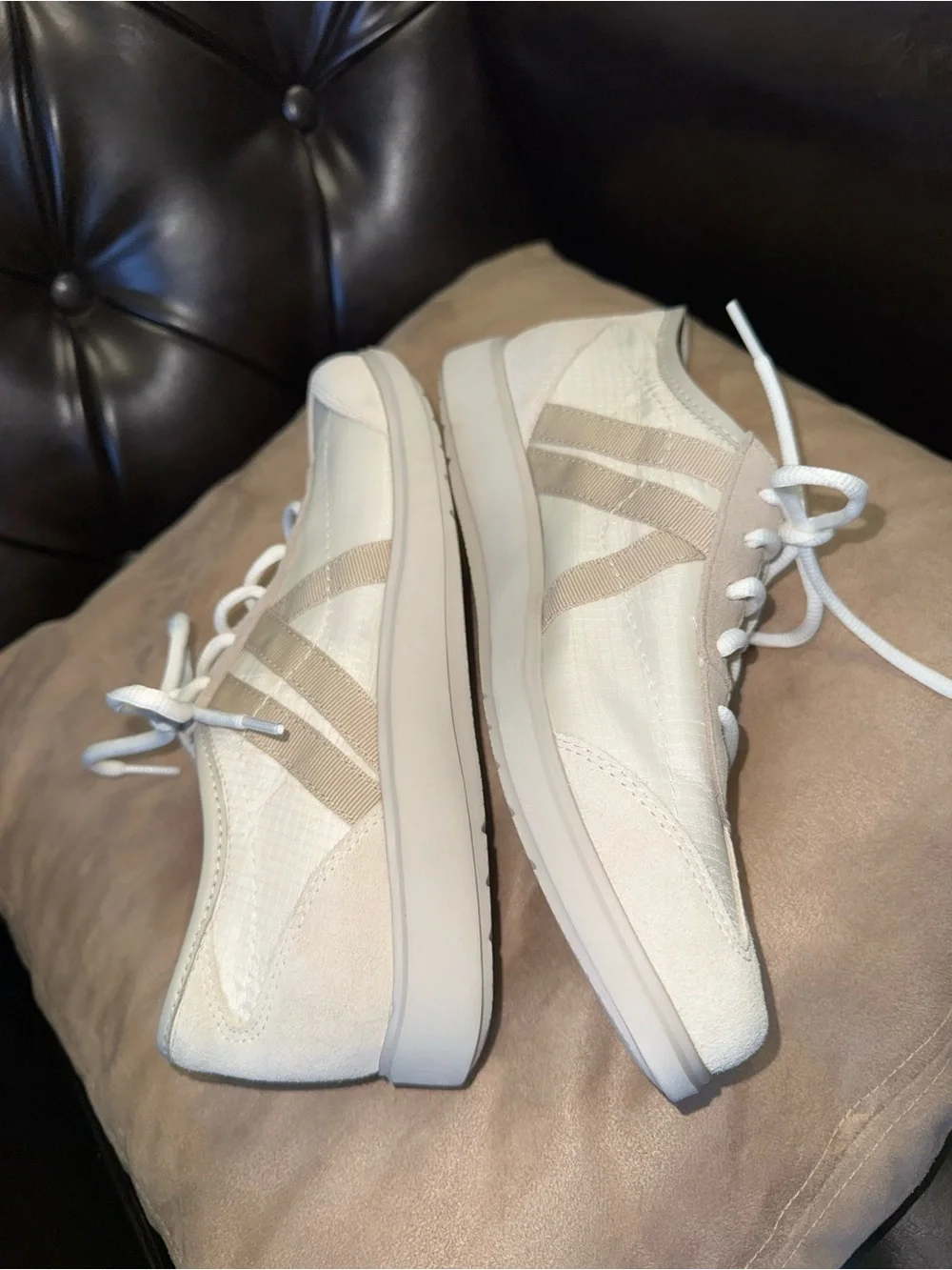 LIKE NEW ITALIAN  MUNRO BEIGE NEUTRAL COMBO SNEAKERS - SIZE 8.5